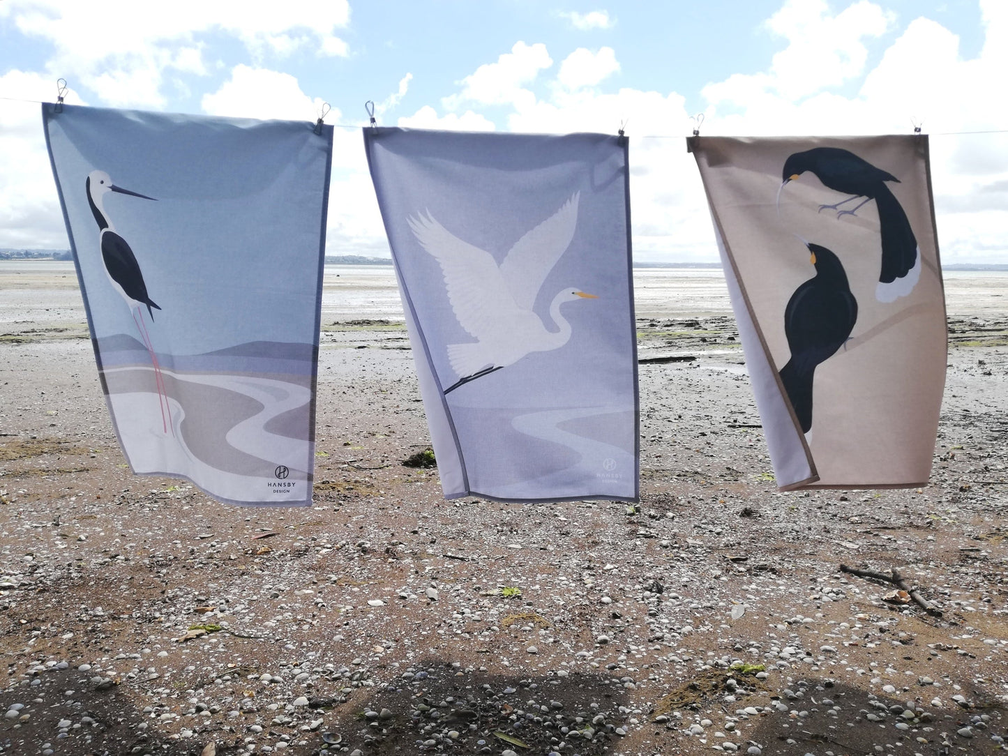 Luxury tea towels by Hansby Design, featuring NZ birds by artist Cathy Hansby.