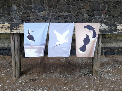 Luxury tea towels of NZ birds, artwork by Hansby Design New Zealand artist. 
