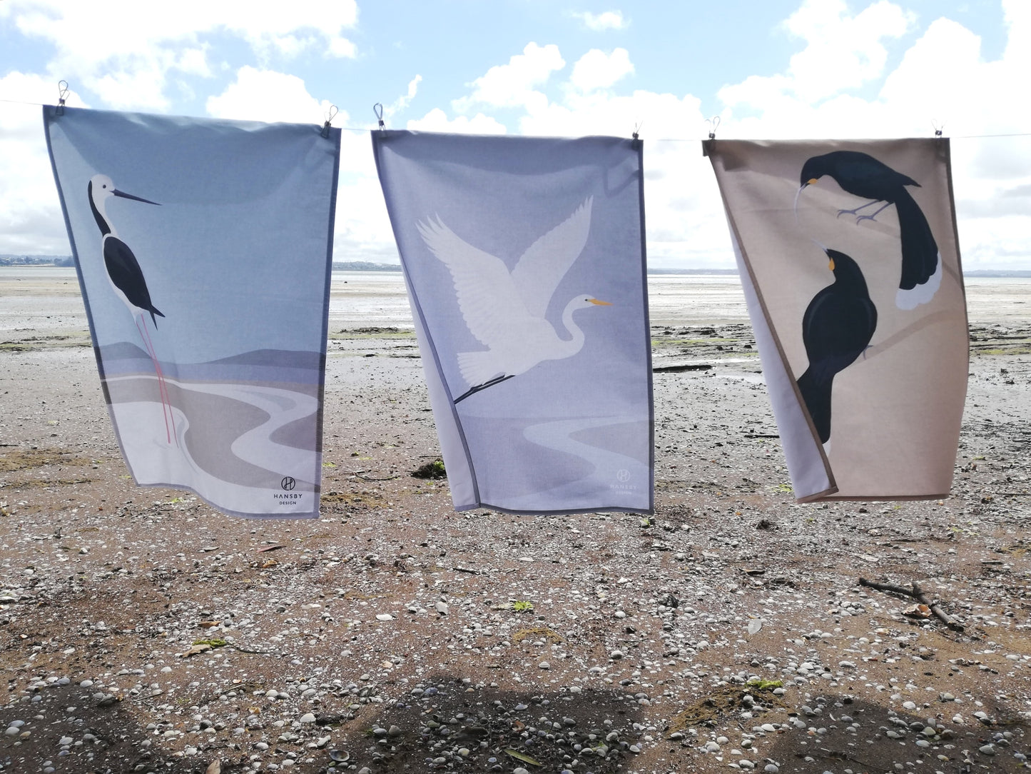 Luxury tea towels by Hansby Design, featuring NZ birds by artist Cathy Hansby.